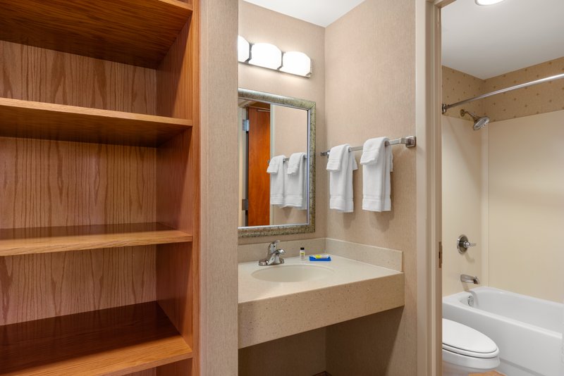 Holiday Inn Express – Military Northern Lights Inn