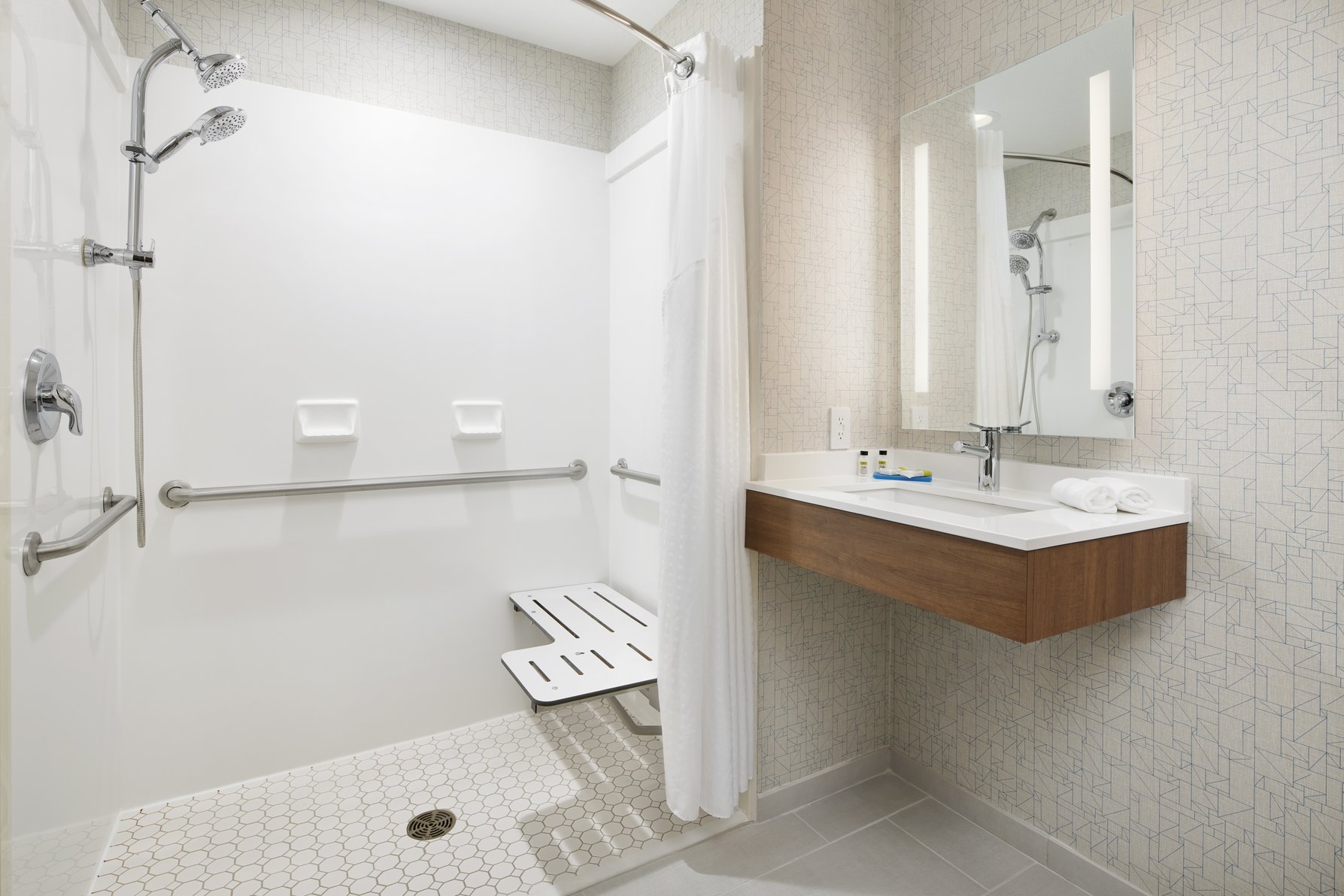 Holiday Inn Express Hotel & Suites Salem Room Type - 2 Double Beds Standard Comm Accessible