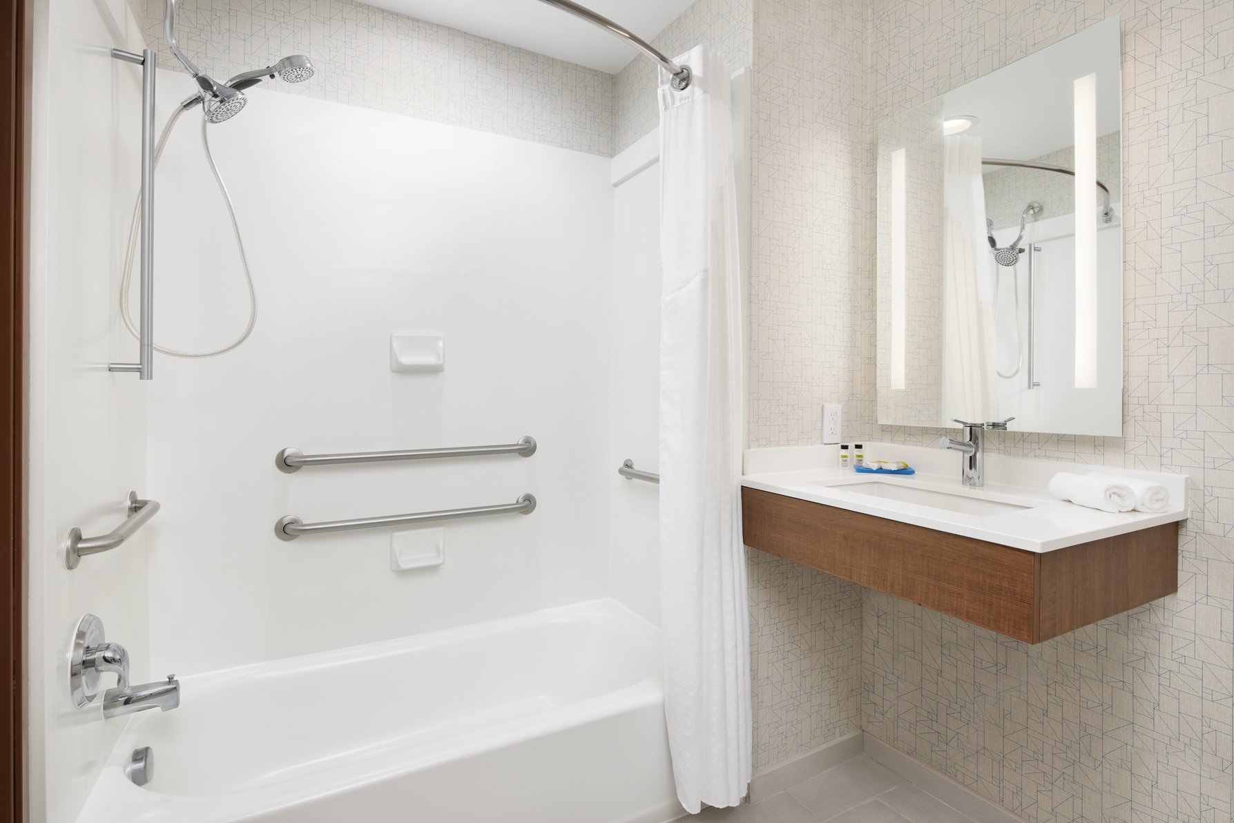 Holiday Inn Express Hotel & Suites Salem Room Type - 1 King Bed Stndrd Comm Access Low Floor