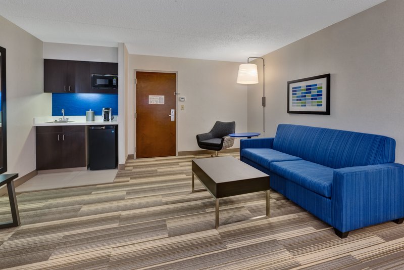 EXECUTIVE SUITE NONSMOKE