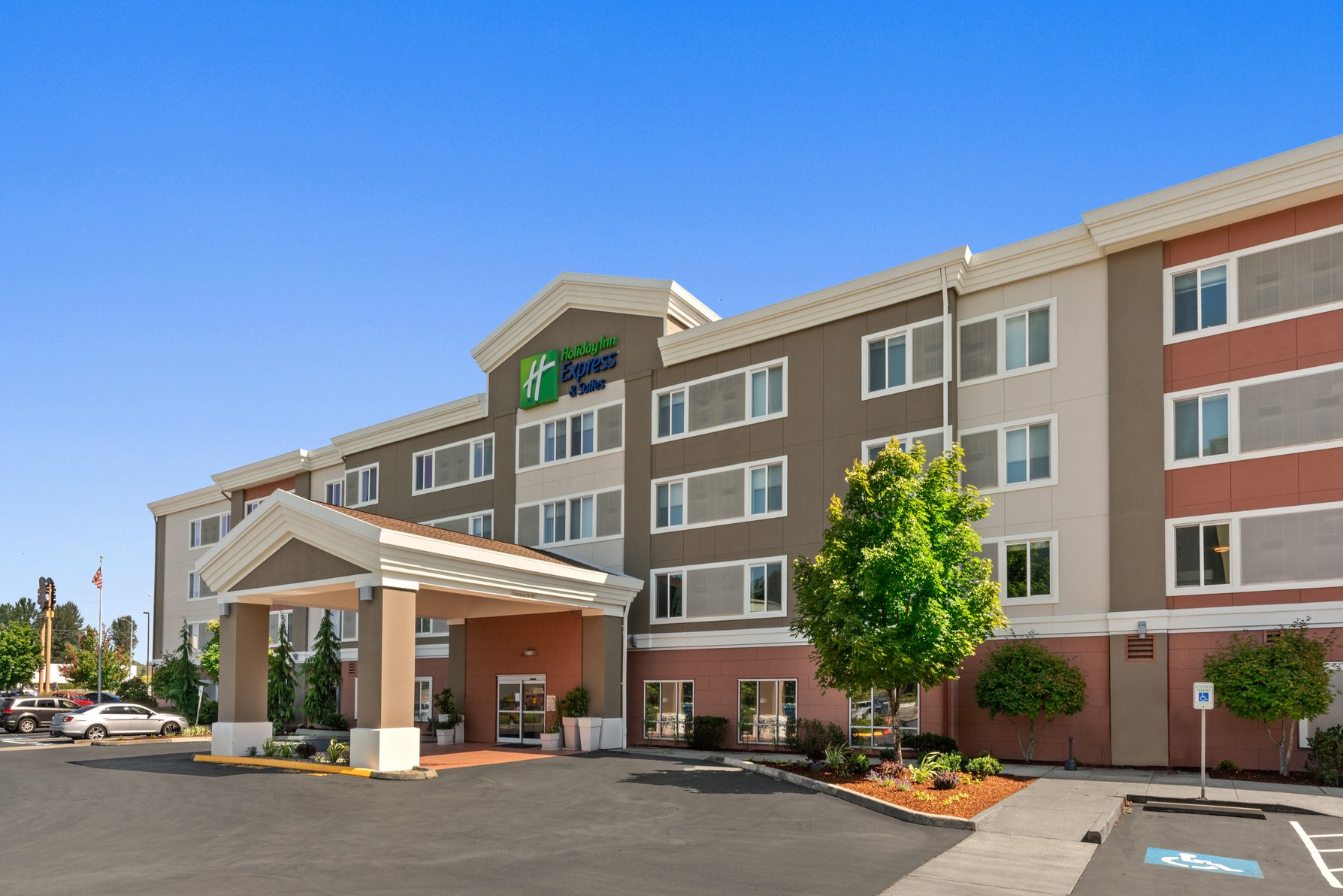 Welcome to the Holiday Inn Express near Dobbs Peterbilt.