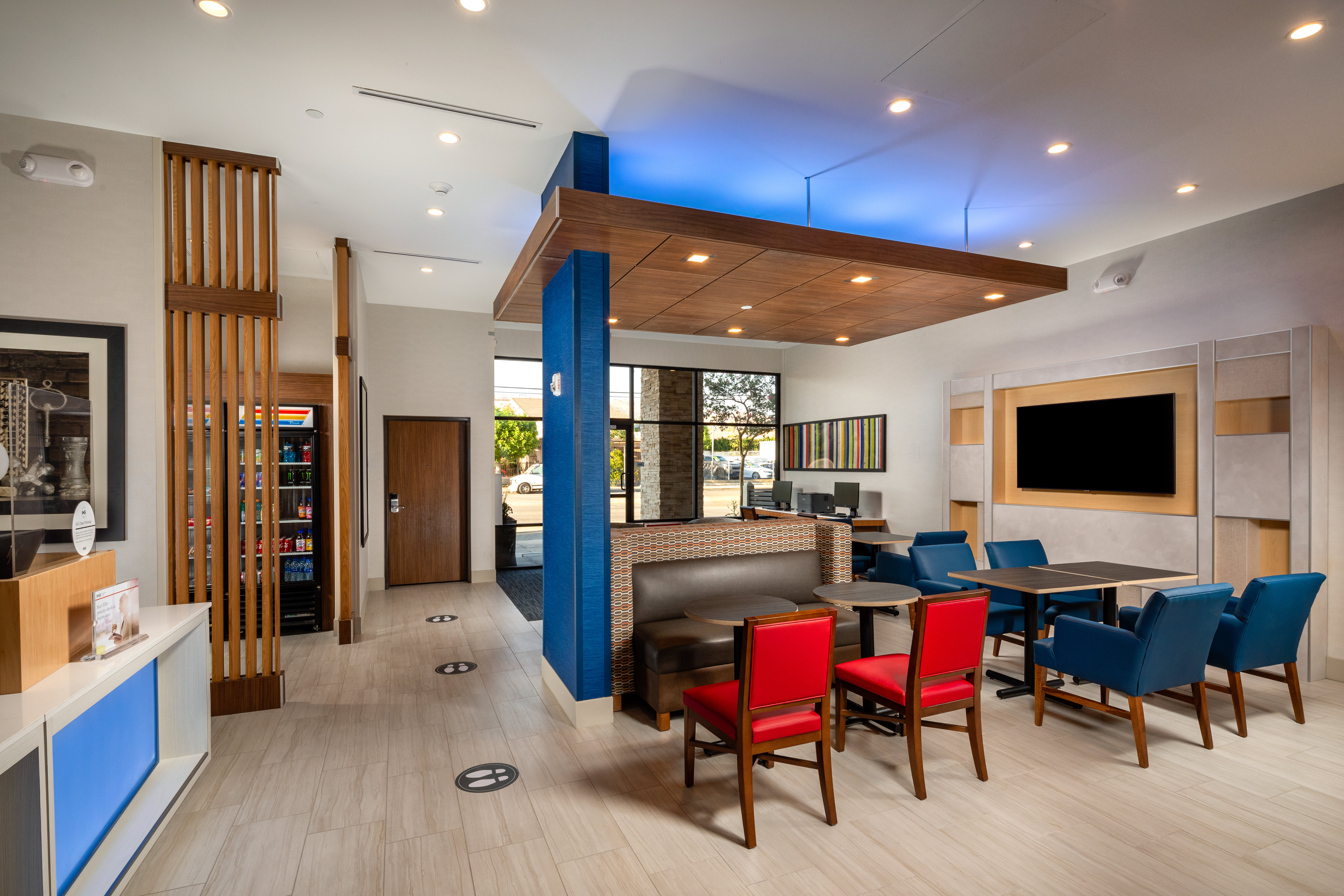 Holiday Inn Express and Suites Chatsworth