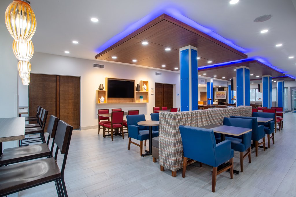 Holiday Inn Express & Suites DELAND SOUTH