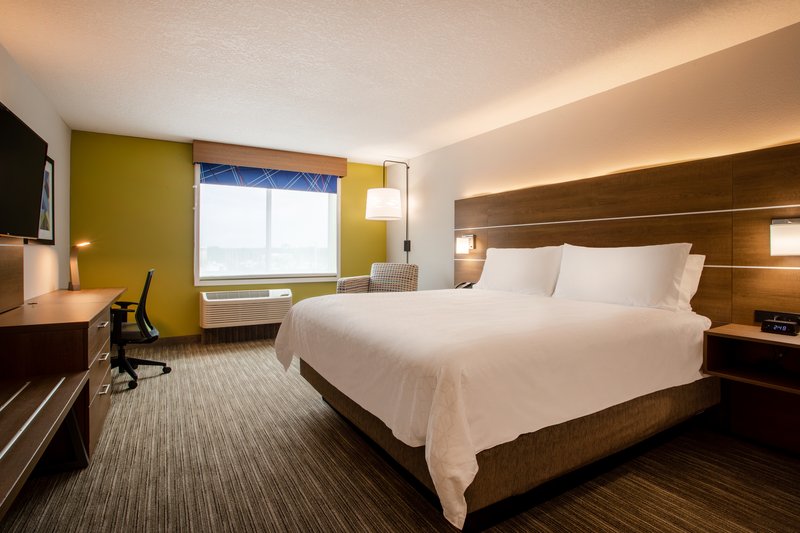 Holiday Inn Express and Suites Deland South