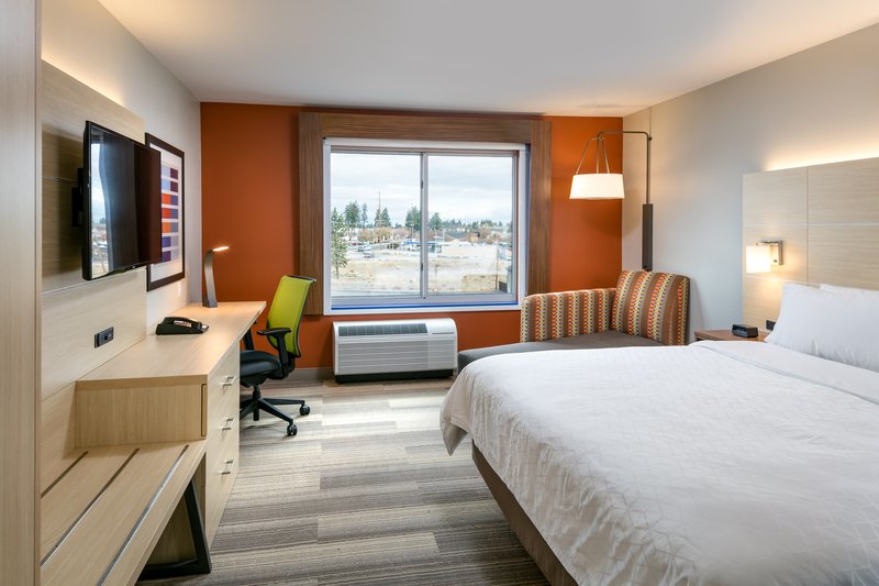 Holiday Inn Express and Suites Bend South