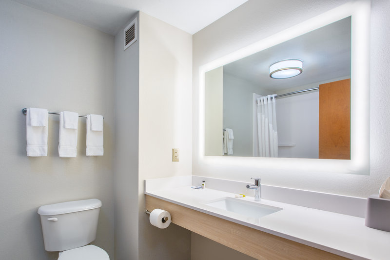 HOLIDAY INN EXP STES LEWISBURG