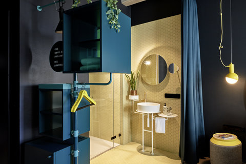 Medium Inner Circle Room - Bath