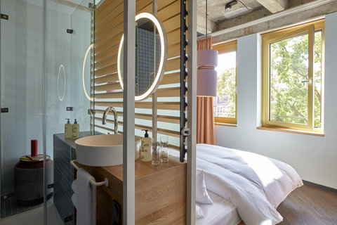 Medium Outer Circle Rooom