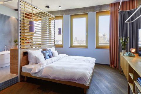 Gigantic Room