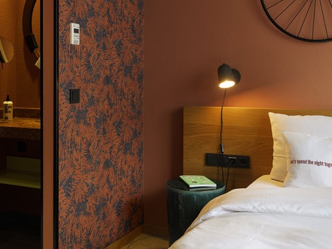 Tropic Small Room