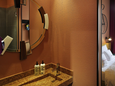 Tropic Medium Room Bath