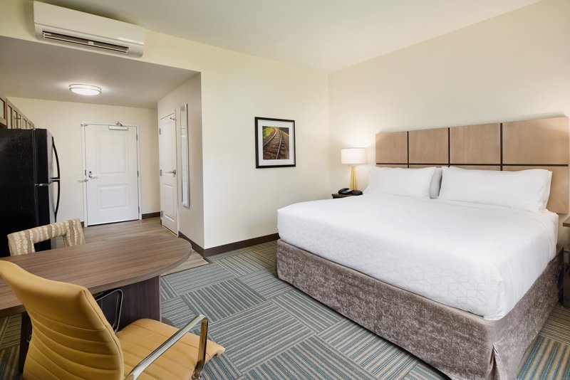 Candlewood Suites – Military West Building 10046