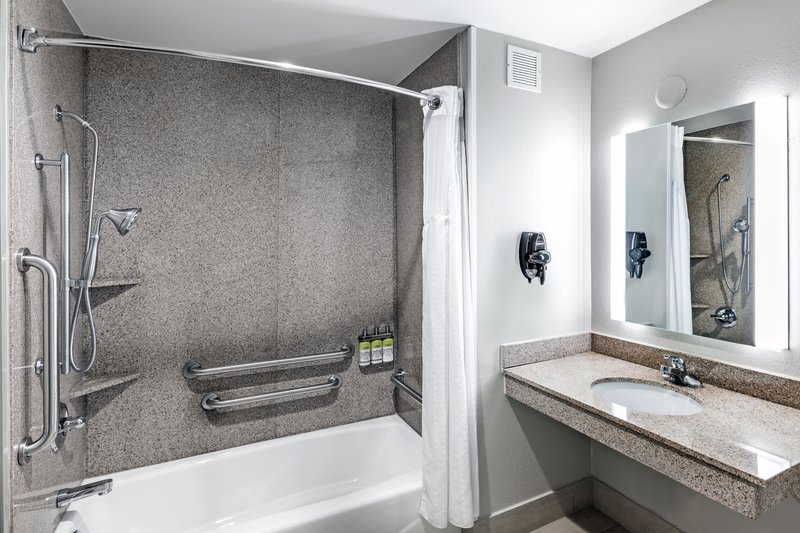 KING HEAR MOBILITY ACCESSIBLE TUB NOSMK