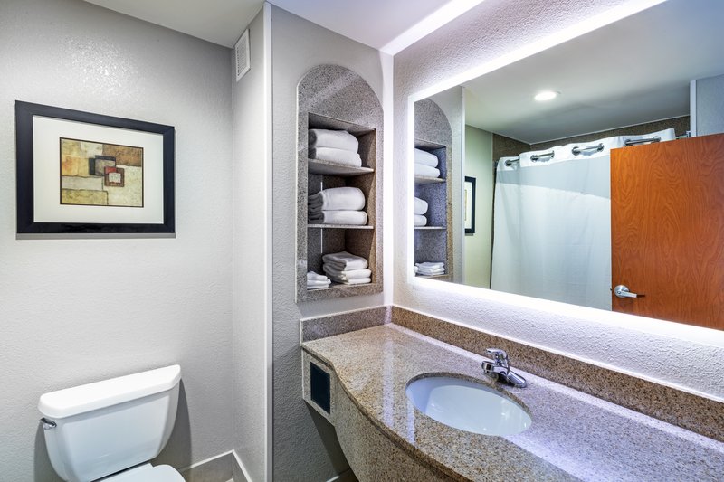 Holiday Inn Exp Stes Pryor