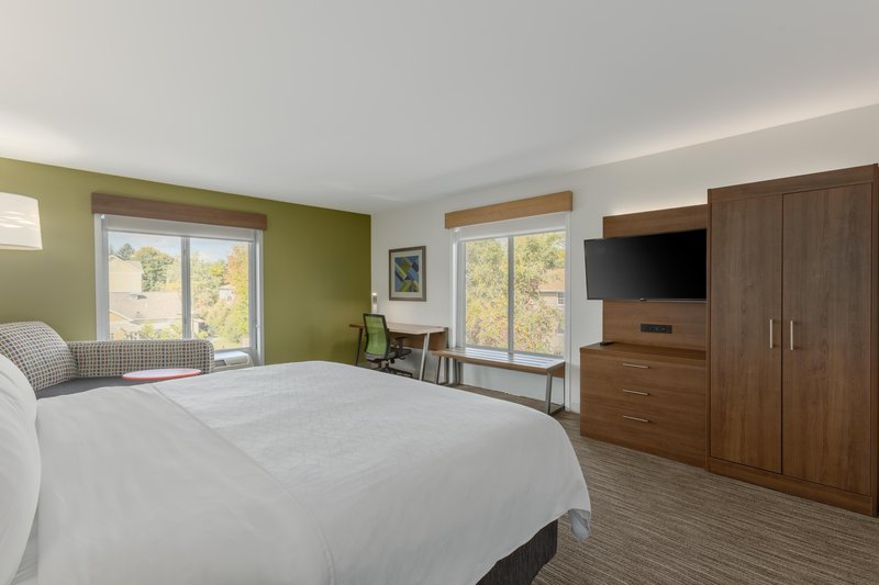 HOLIDAY INN EXPRESS – BINGHAMTON UNIVERSITY-VESTAL