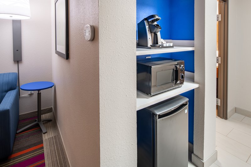 Holiday Inn Express and Suites N Waco Area – West