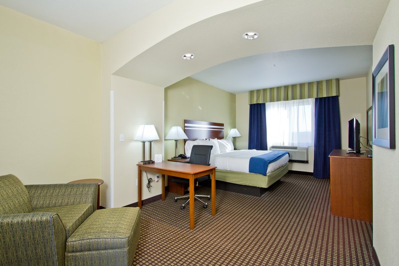 Holiday Inn Express and Suites Denver East-Peoria Street
