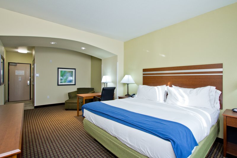 Holiday Inn Express and Suites Denver East-Peoria Street