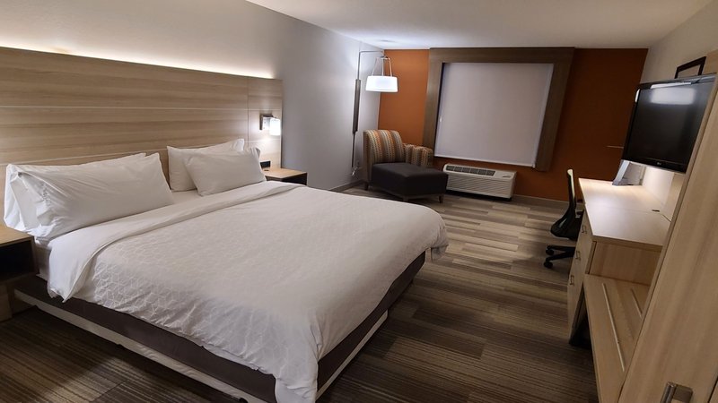 HOLIDAY INN EXP NEWTON FALLS