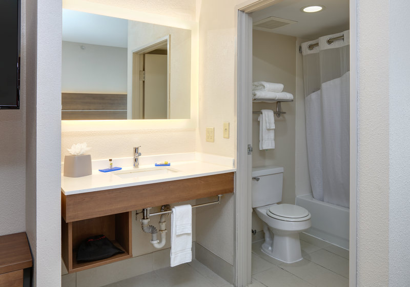 Holiday Inn and Suites Round Rock