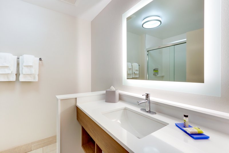 Holiday Inn Express and Suites Middletown – Goshen