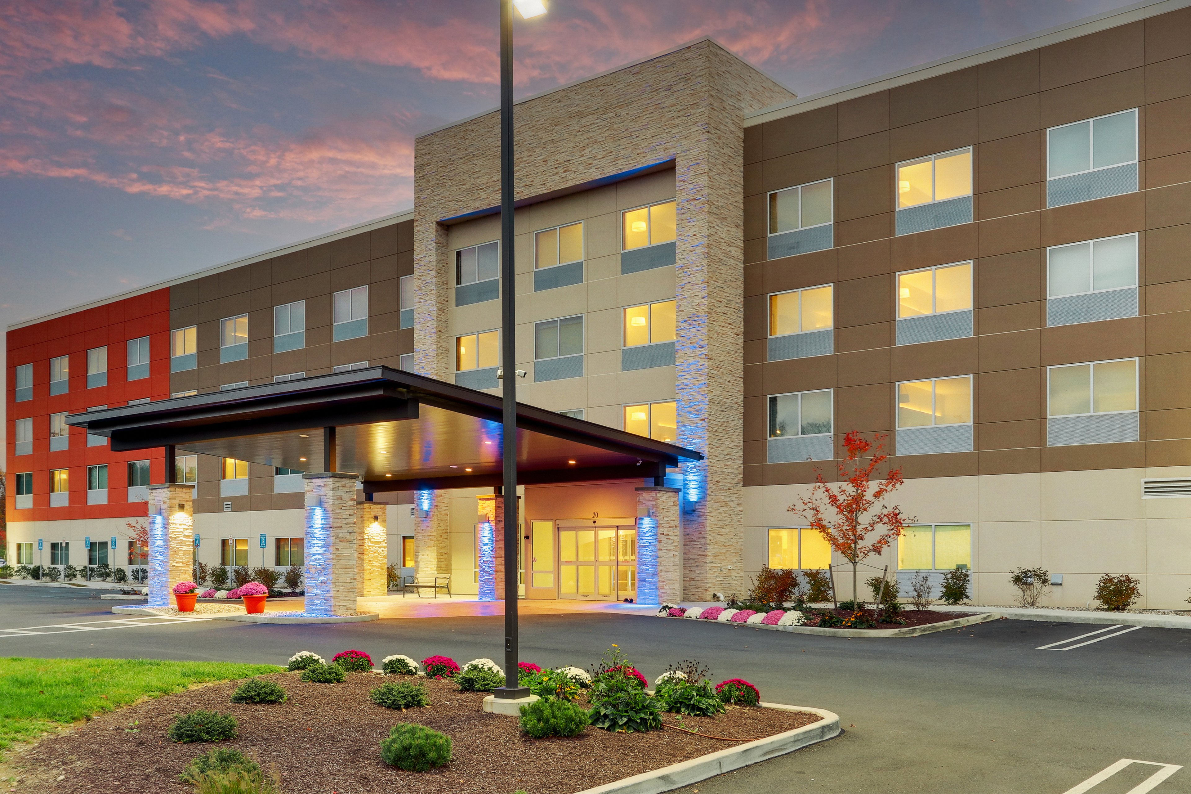 Holiday Inn Express & Suites