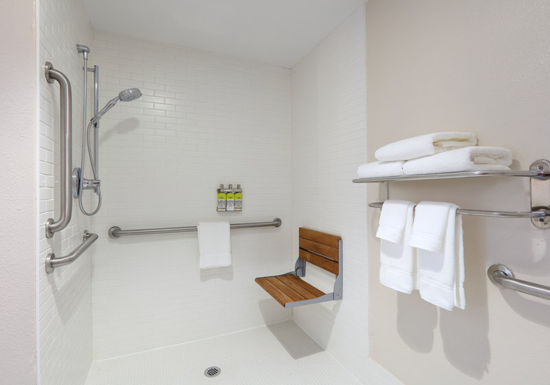 SUITE 1 KING HEAR ACCESS ROLL IN SHWR NS