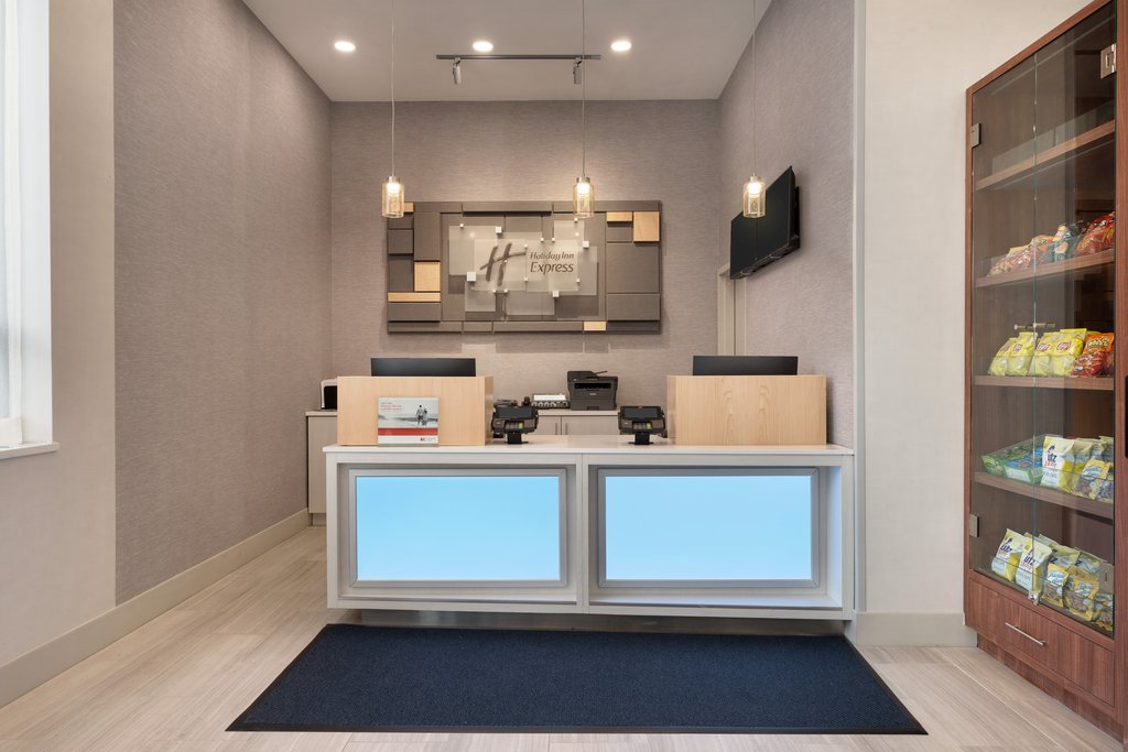 Holiday Inn Express Jamaica - Jfk Airtrain - Nyc, an IHG Hotel - Hotel Front Desk 