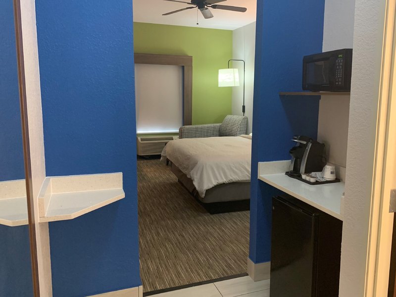 HOLIDAY INN EXPRESS MCCOMB