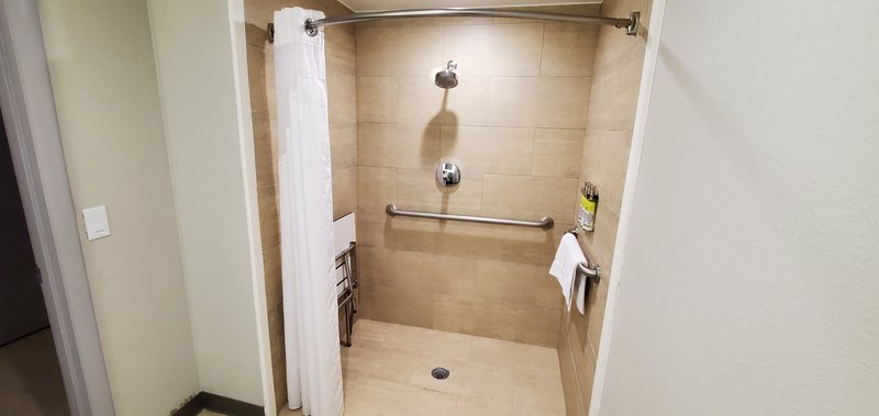 KING MOBIL ACCESSIBLE ROLL IN SHWR NOSMK