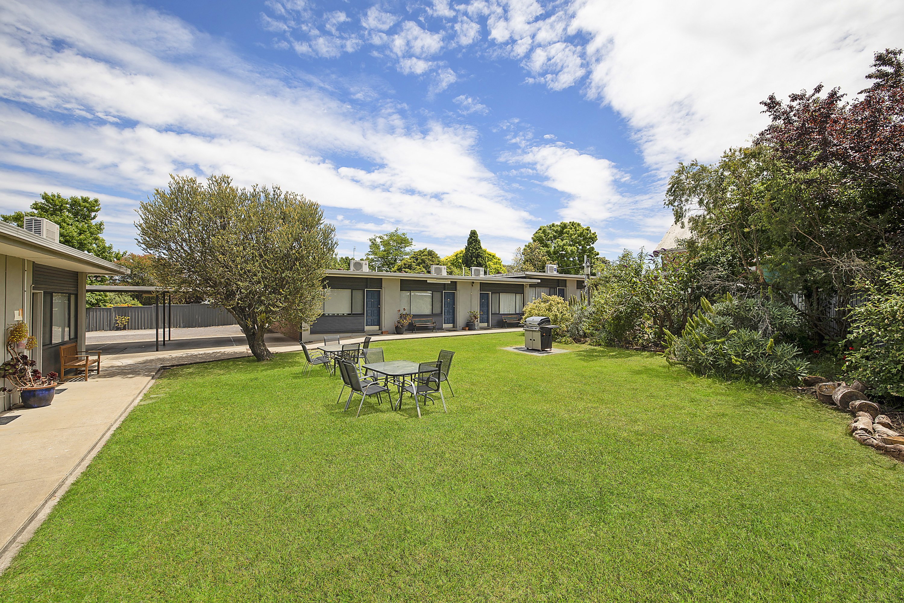 Hamilton Lakeside Motel