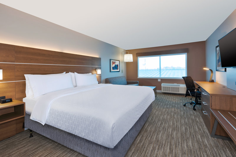 Holiday Inn Express and Suites Cedar Springs – Grand Rapids N