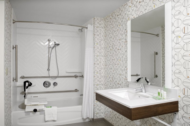 1BD MOBILITY ACCESSIBLE TUB NOSMOKING