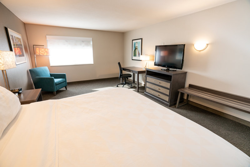 ONE KING BED CLOSE TO LOBBY NONSMOKING