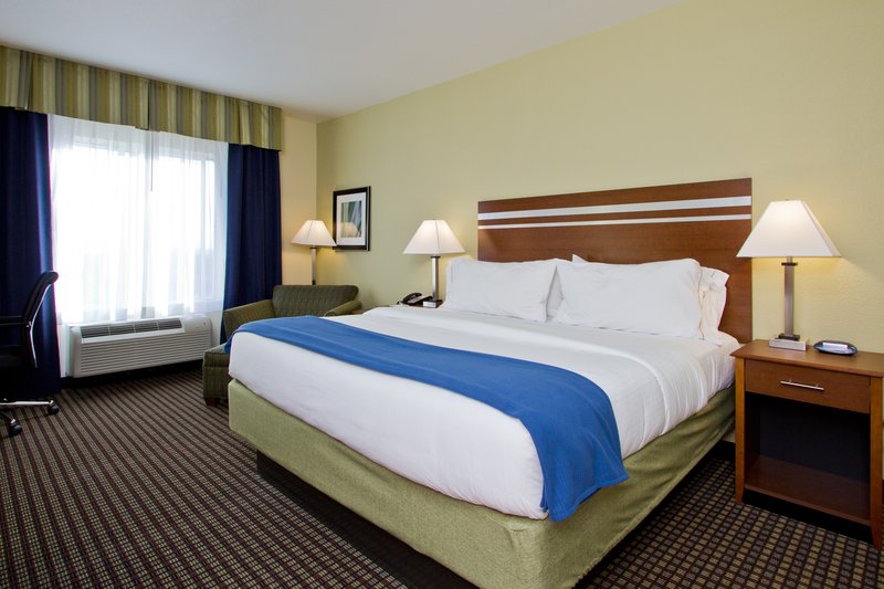 Holiday Inn Express and Suites Denver East-Peoria Street