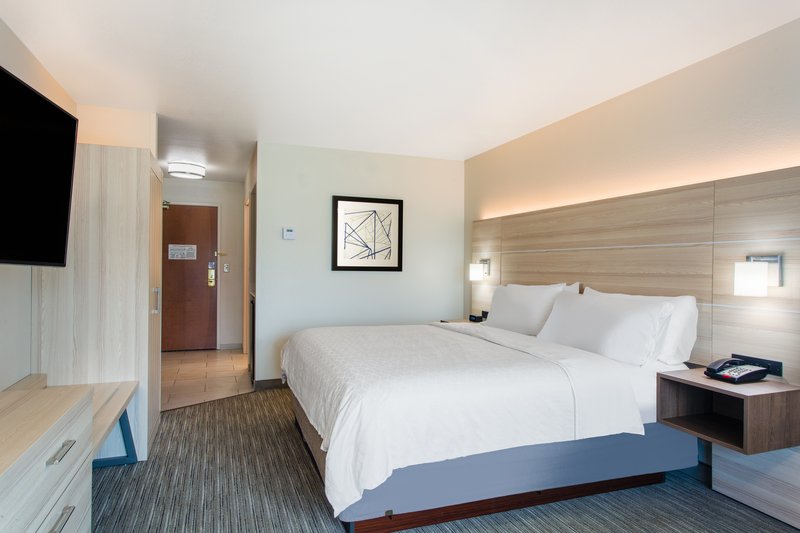 HOLIDAY INN EXP STES LEWISBURG
