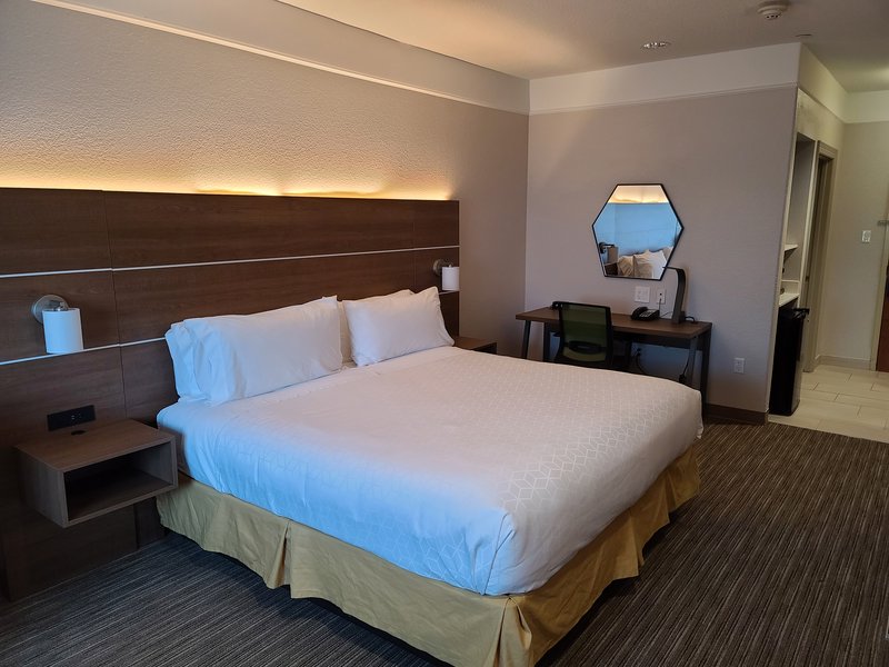 Holiday Inn Express and Suites Galveston West-Seawall