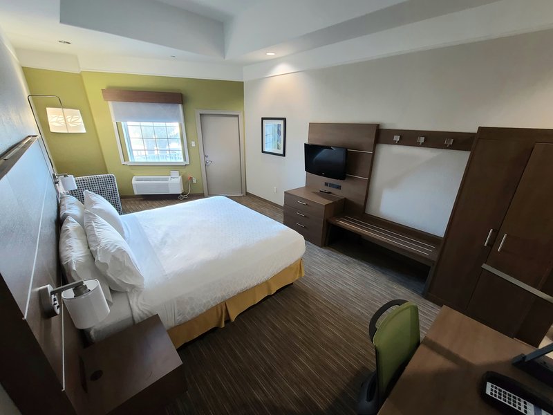 Holiday Inn Express and Suites Galveston West-Seawall