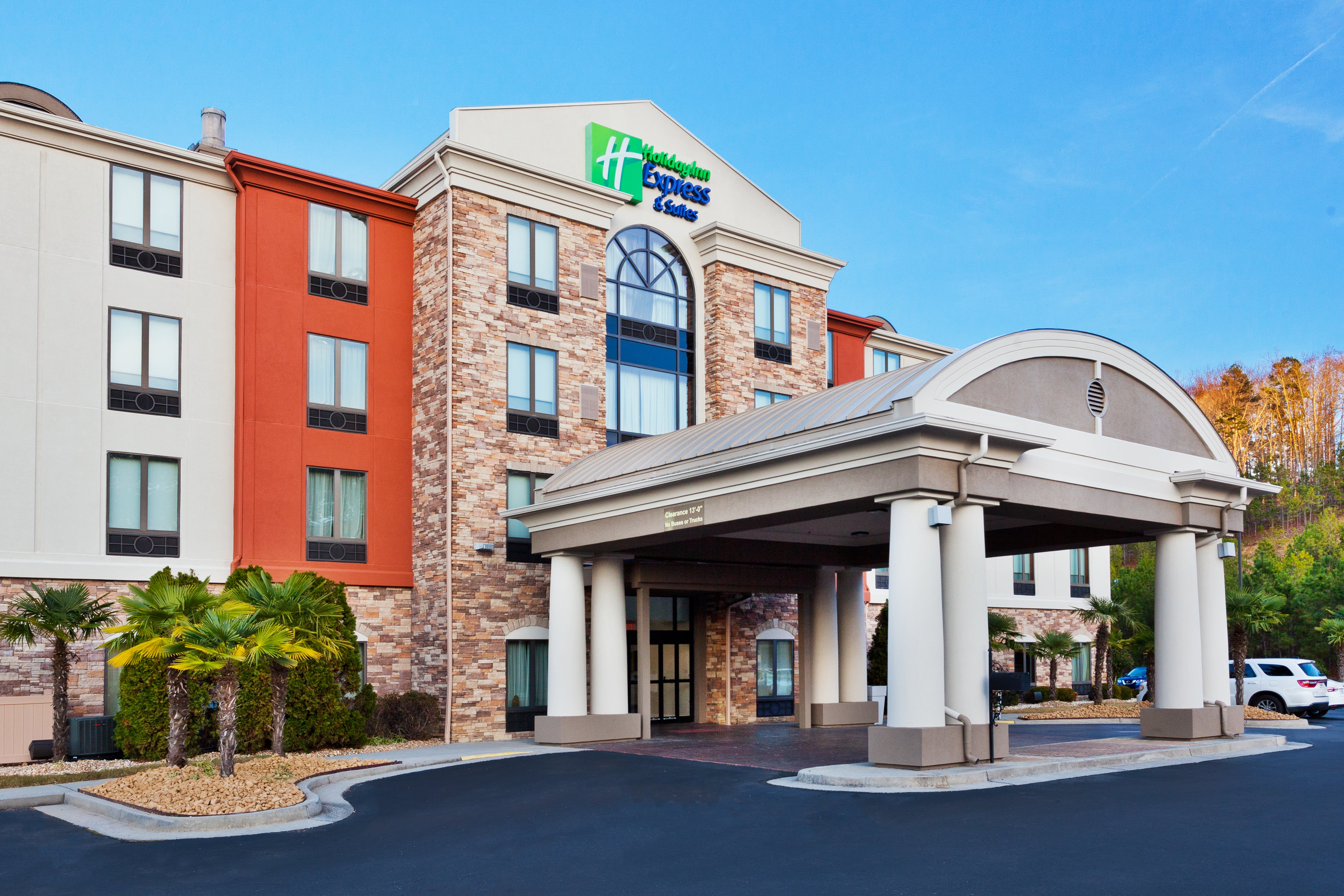 Holiday Inn Express Hotel & Suites
