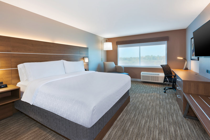 Holiday Inn Express and Suites Cedar Springs – Grand Rapids N