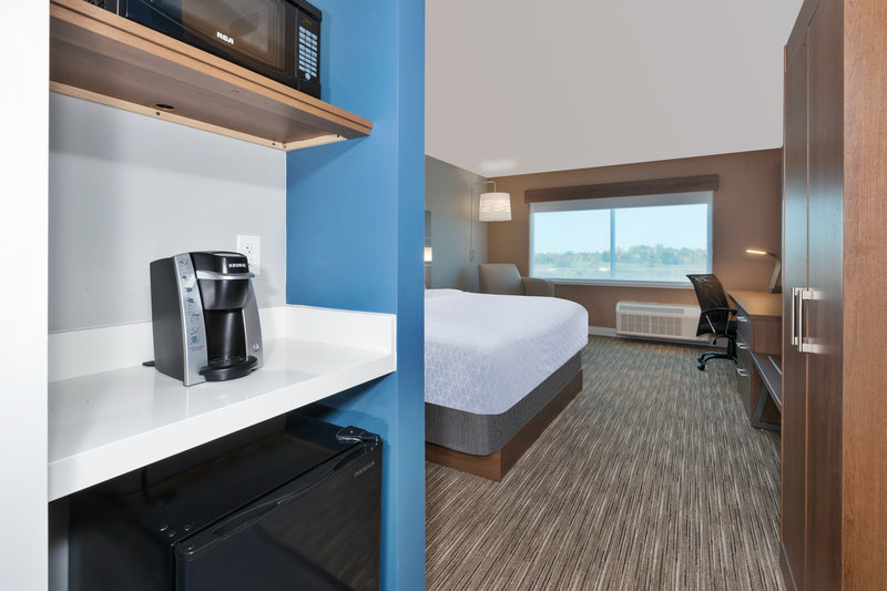 Holiday Inn Express and Suites Cedar Springs – Grand Rapids N