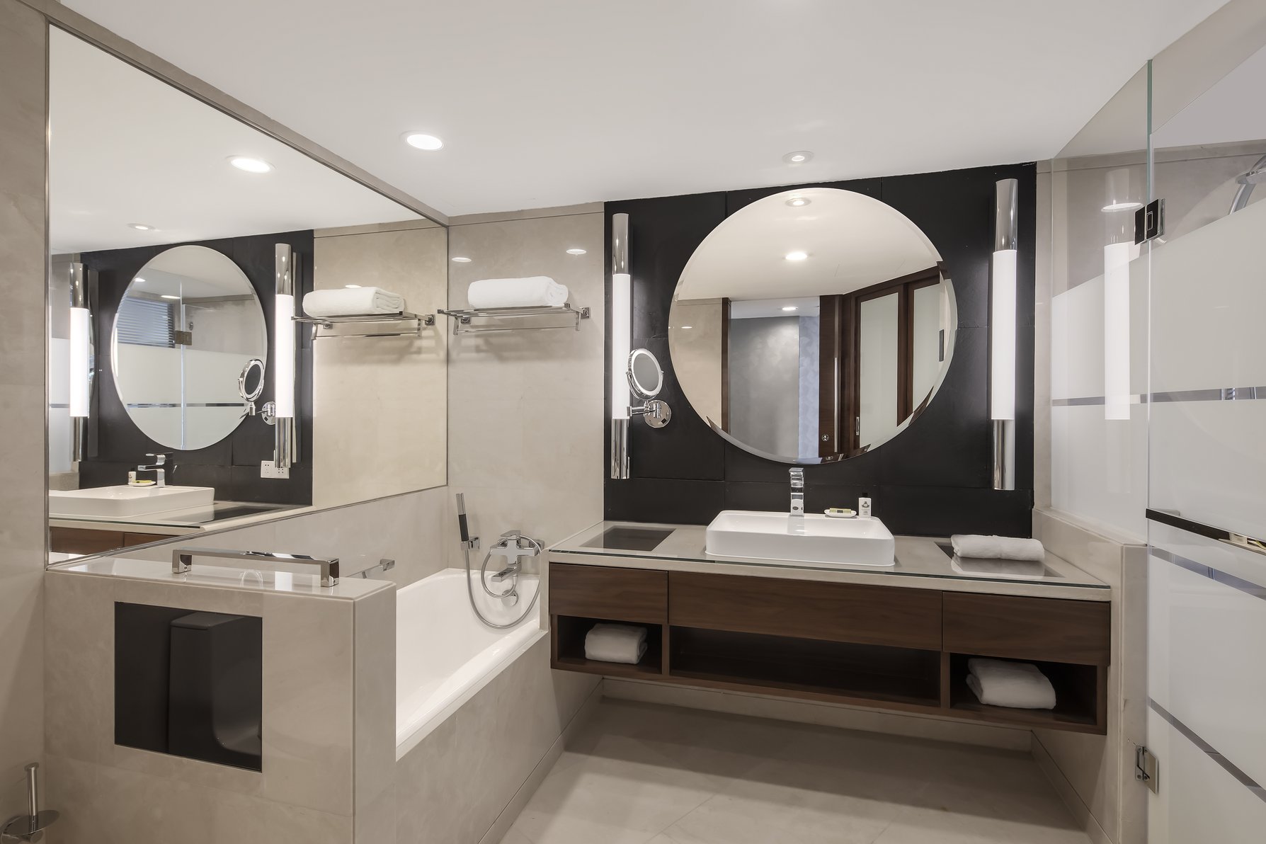 InterContinental Shanghai Pudong Hotel Room Type - Classic Twin Room with City View