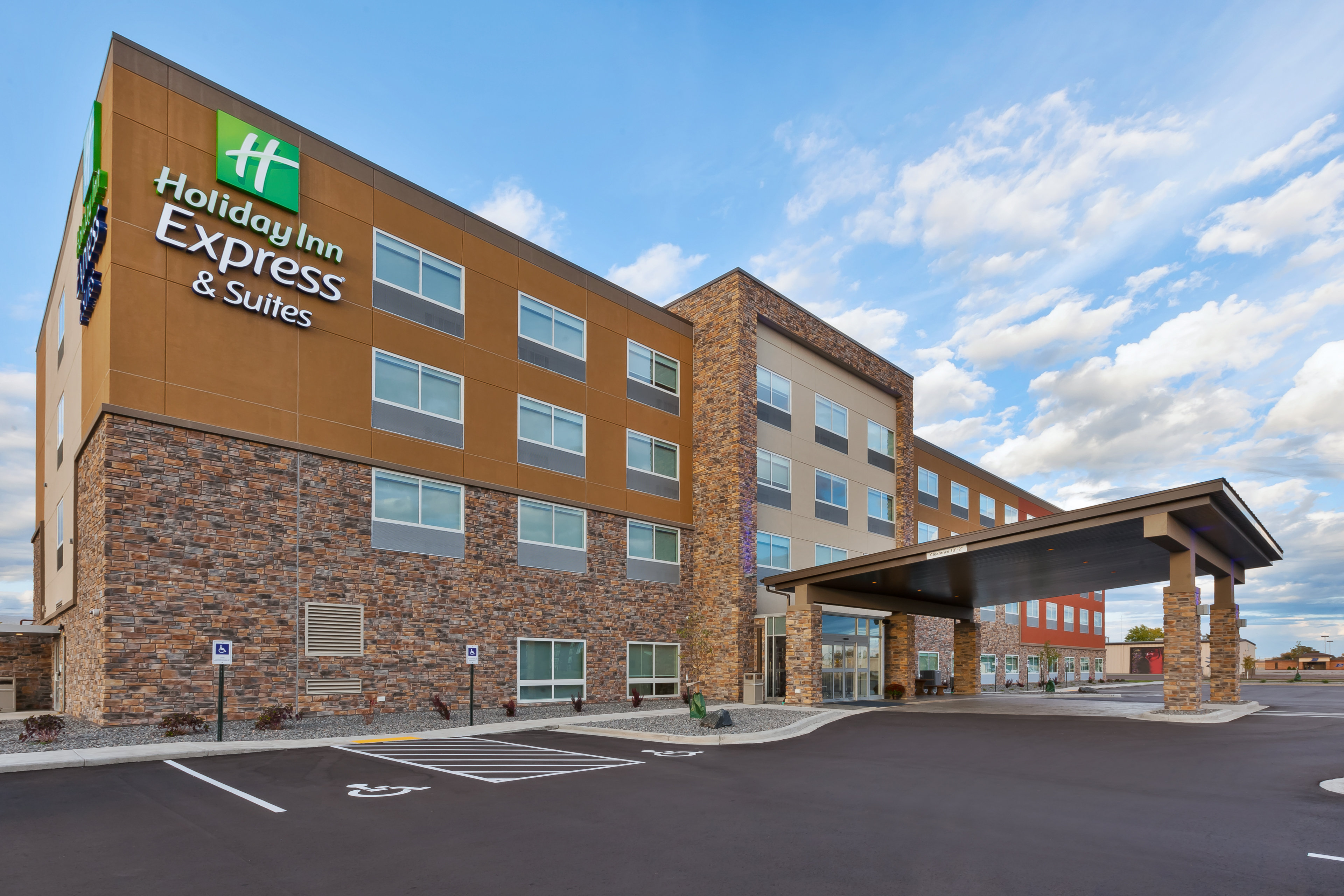 Holiday Inn Express & Stes West I-94