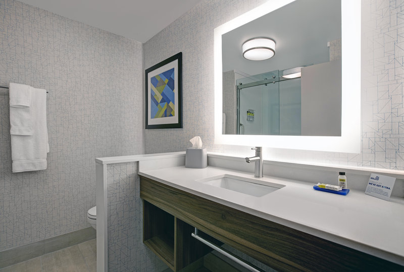 Holiday Inn Express Milwaukee Downtown