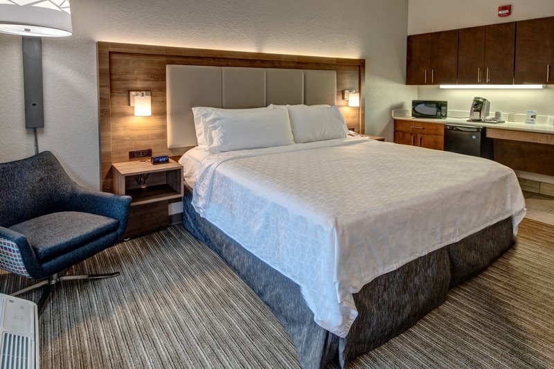 Holiday Inn Express and Suites Memphis Southwind