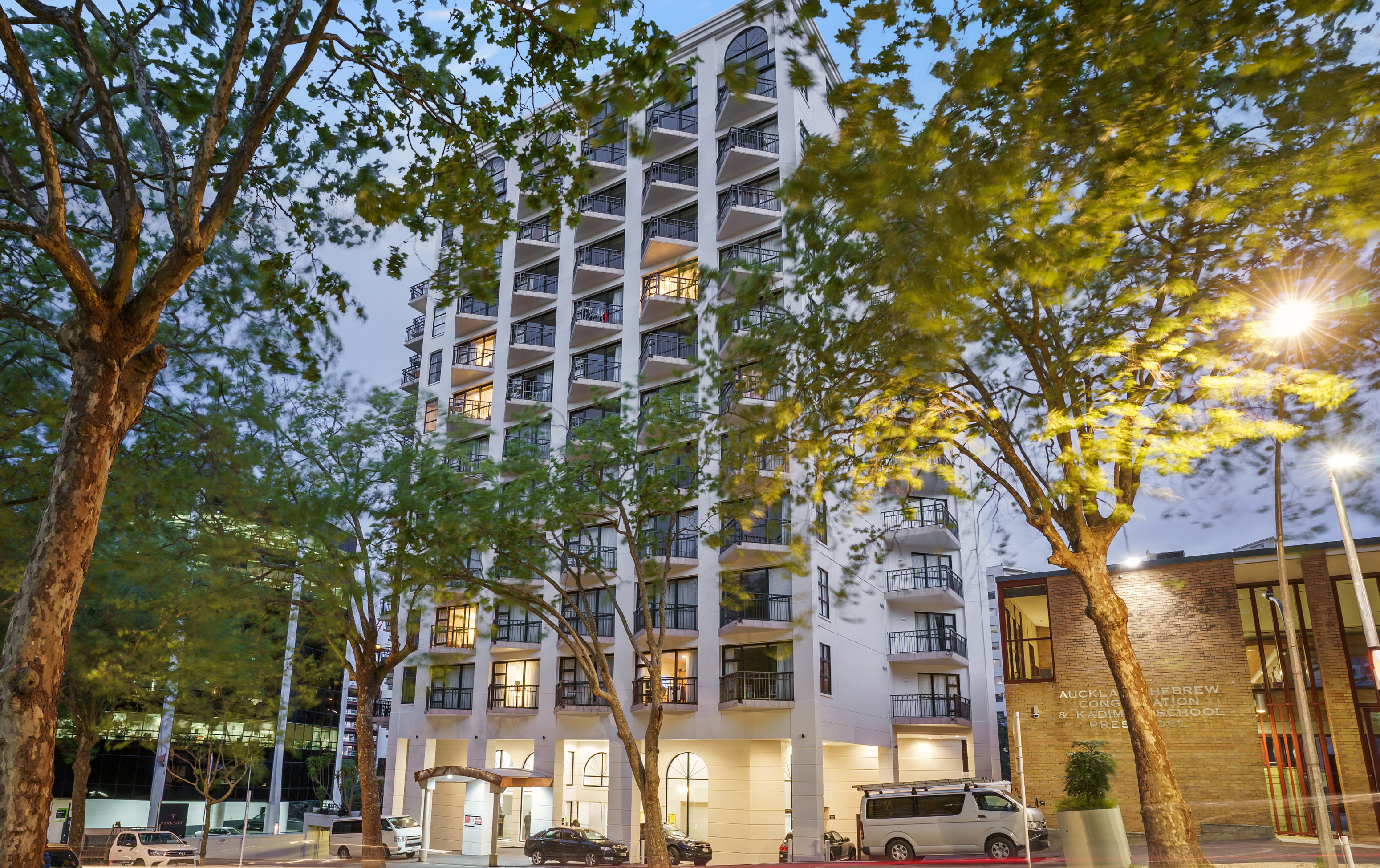 Parkside Hotel & Apartments