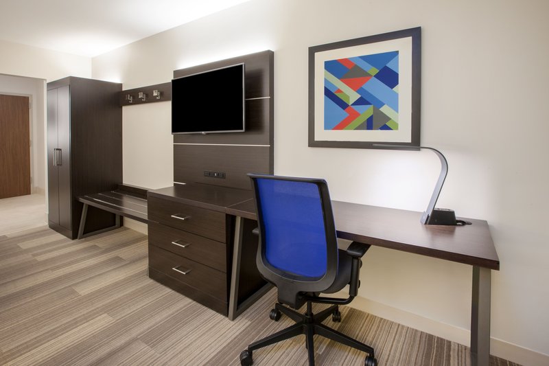 Holiday Inn Express and Suites Bardstown