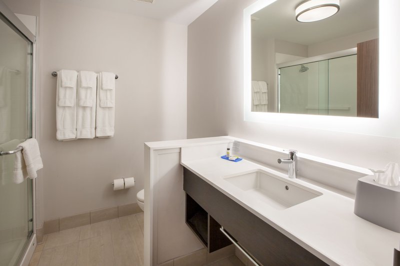Holiday Inn Express and Suites Bardstown