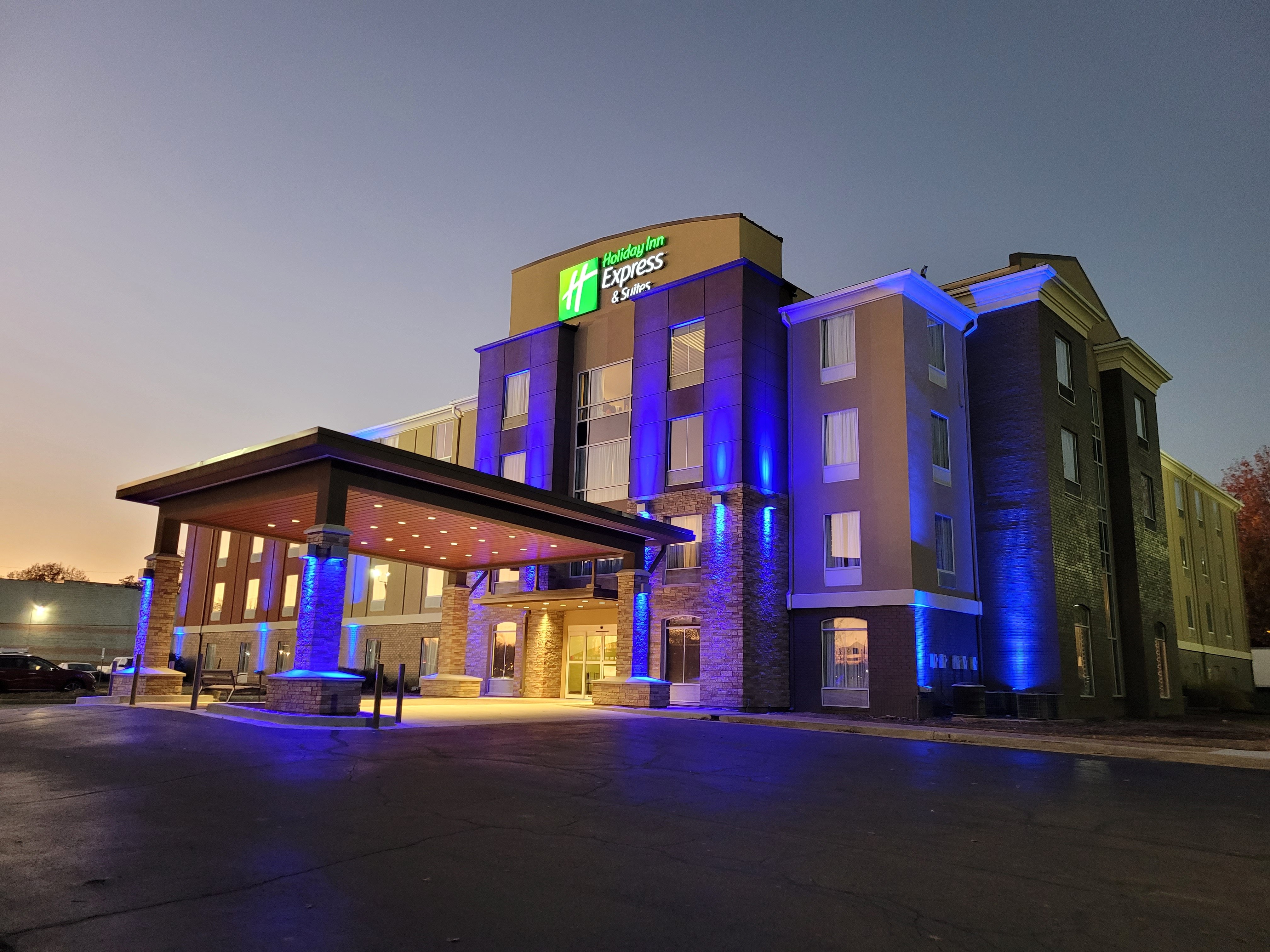 Holiday Inn Express Hotel & Suites