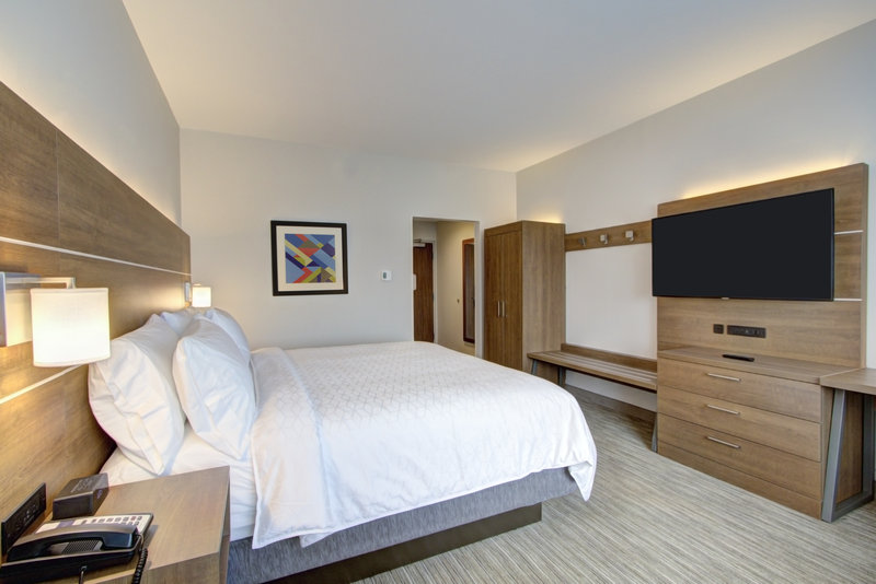 Holiday Inn Express and Suites Charlotte Southwest